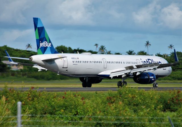 Airbus A321 (N995JL)