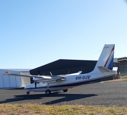 Aero Commander 500 (VH-UJV)