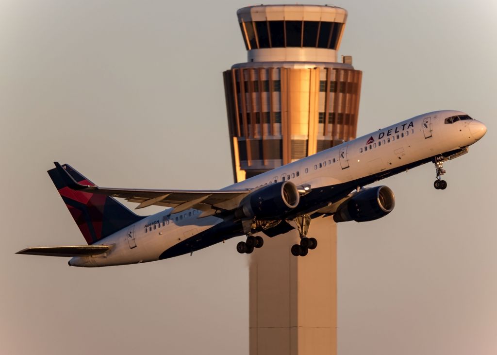 Boeing 757-200 (N669DN)