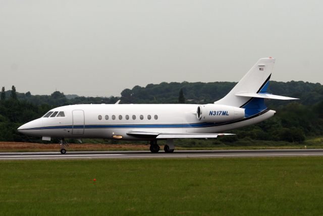 Dassault Falcon 2000 (N317ML) - Departing rwy 26 on 26-Jun-13.