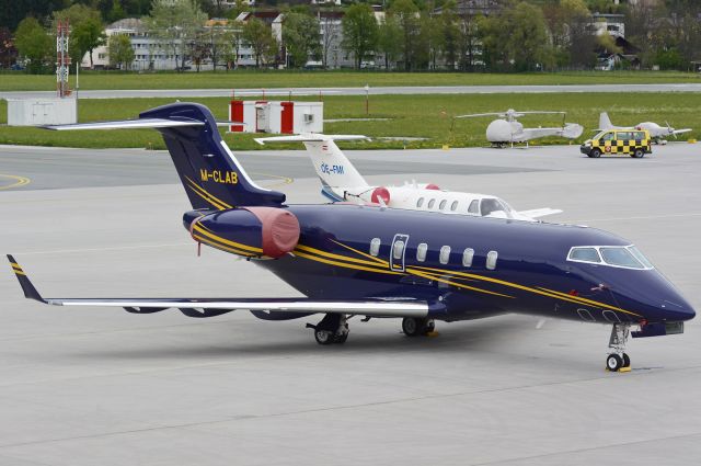 Bombardier Challenger 300 (M-CLAB)