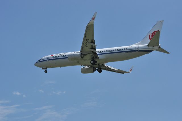 Boeing 737-800 (B-1946) - An B738 is appraoching runway 01.