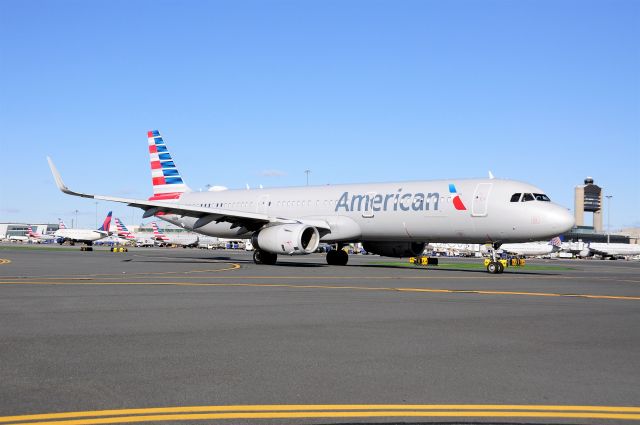 Airbus A321 (N107NN)