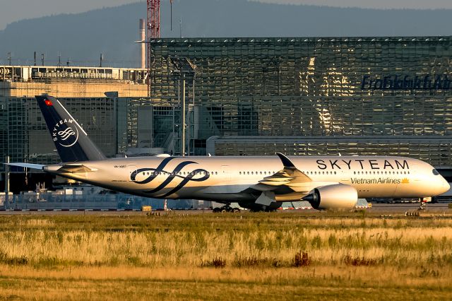 Airbus A350-900 (VNA-897) - one Minute after sunrise