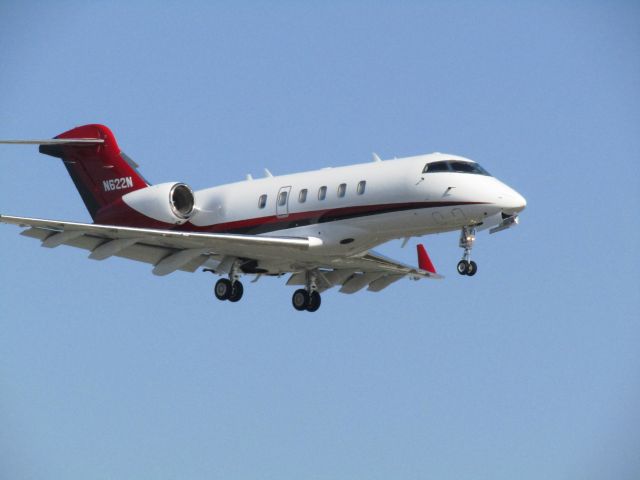 Bombardier Challenger 300 (N622N) - Landing RWY 20R
