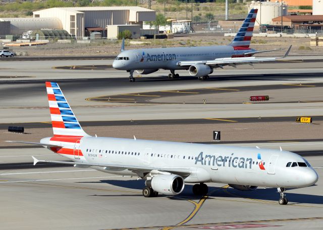 Airbus A321 (N194UW)