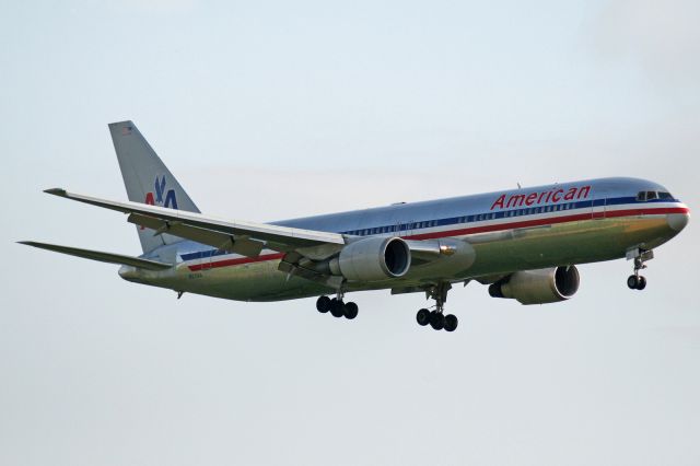 BOEING 767-300 (N371AA)