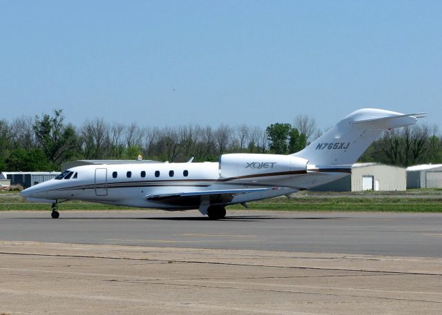 Cessna Citation X (N765XJ) - Taxiing to the active at Downtown Shreveport.