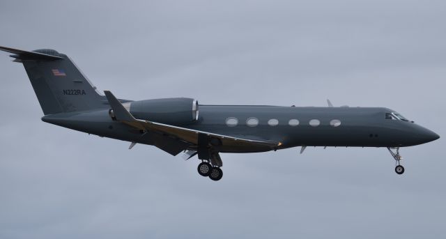 Gulfstream Aerospace Gulfstream IV (N222RA) - N222RA on short final  to runway 20R at SNA. I had a few previous pictures of this one sitting on the Signature ramp at SNA, however there was always a wingtip or baggage cart in the way and the shots didnt look that great, but I was lucky enough to be standing here at the right time when it came in and I was able to get a clear shot of it.