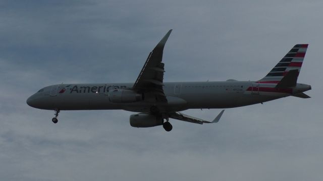 Airbus A321 (N152AA)