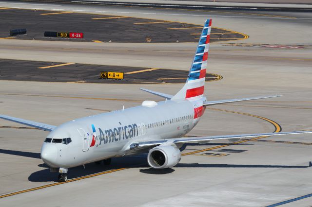 Boeing 737-800 (N935NN)