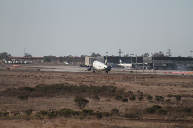 Airbus A320 (XA-VLL) - FINAL APPROACH 27 MMTJ