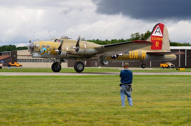 Boeing B-17 Flying Fortress (N93012) - Departing Runway 26