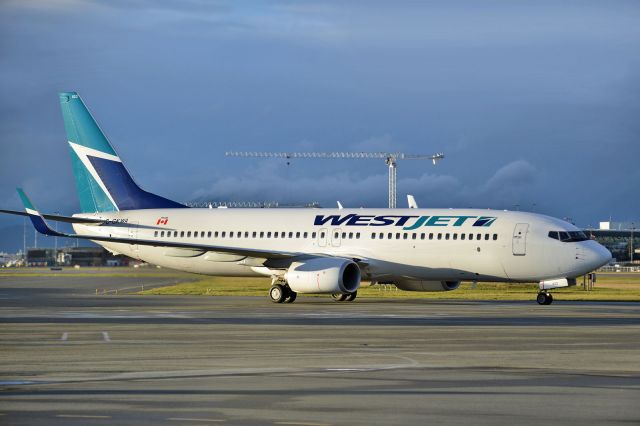 Boeing 737-800 (C-GWKA)