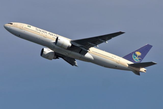 Boeing 777-200 (HZ-AKF) - Saudi Arabia 777-200 SVA7097 (HZ-AKF) departing off of 4R heading to LAX.