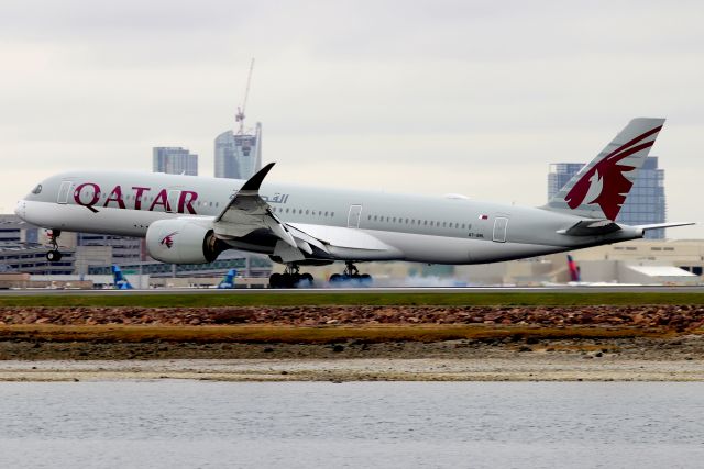 Airbus A350-900 (A7-AML) - 'Qatari 66 Victor' touching down on 22L