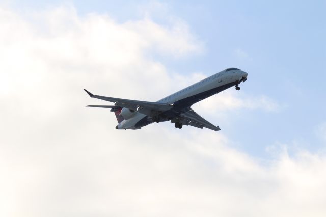 Canadair Regional Jet CRJ-900 (N804SK) - LANDING 28C