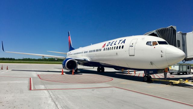 Boeing 737-900 (N801DZ) - The first ever 737-900 for Delta!