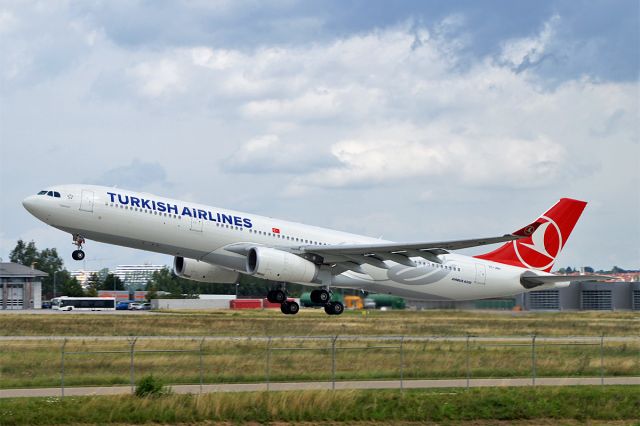 Airbus A330-300 (TC-JNH)