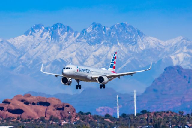 Airbus A321neo (N406AN) - An American Airlines A321 neo landing at PHX on 3/4/23. Taken with a Canon R7 and Canon EF 100-400 L II lens.