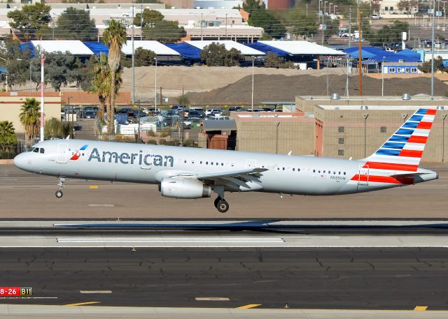 Airbus A321 (N585UW)