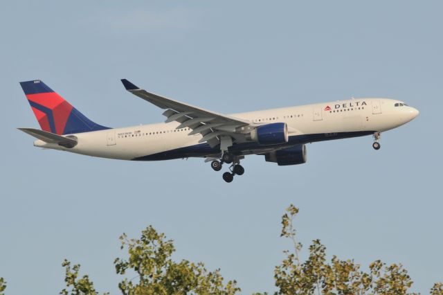 Airbus A330-200 (N851NW)