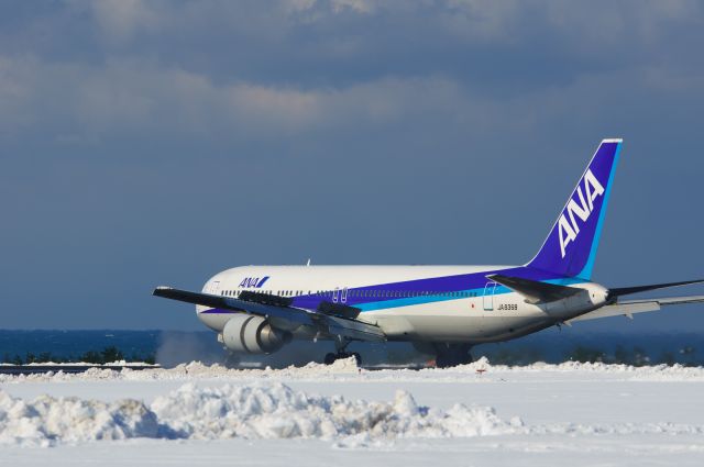 BOEING 767-300 (JA8368)