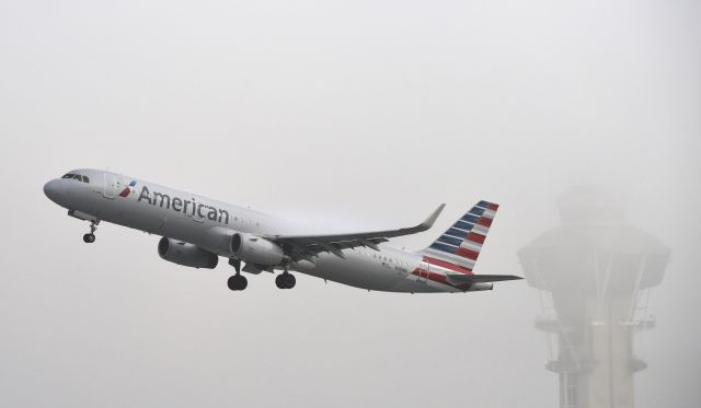 Airbus A321 (N101NN) - Departing LAX on a foggy morning