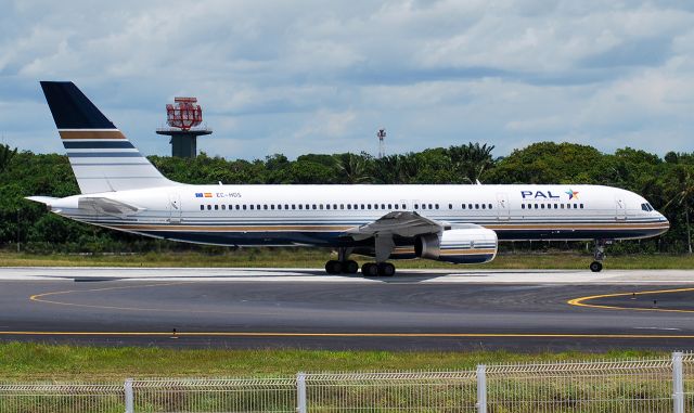 Boeing 757-200 (EC-HDS)