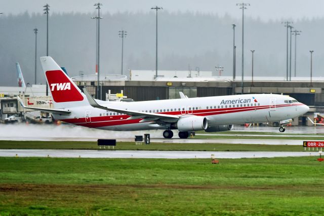 Boeing 737-800 (N915NN)