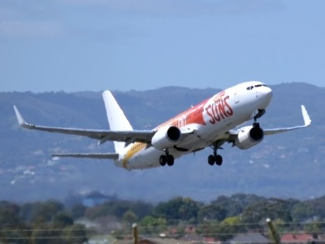 Boeing 737-800 (VH-VUZ) - Special livery displaying Virgin Blues sponsorship of the Gold Coast Suns Football Club. Most appropriate for this flight as this bird was heading for the tropical sunshine of Bali.