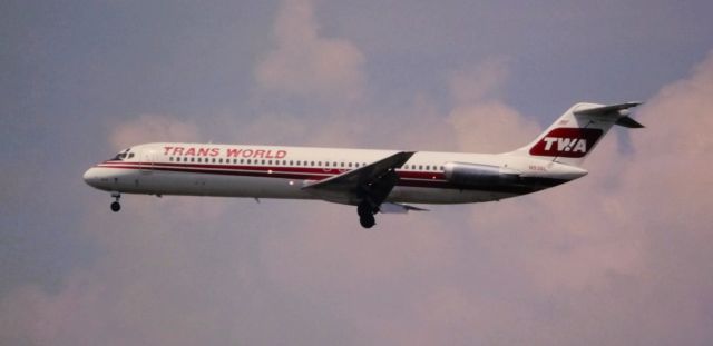 McDonnell Douglas DC-9-40 (N935L) - 1989