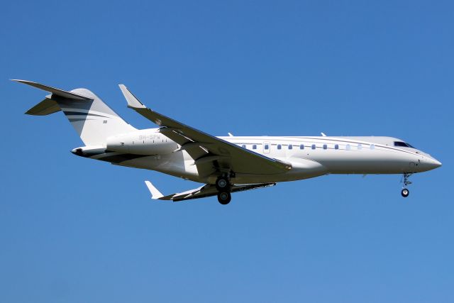 Bombardier Global Express (9H-SPW) - Av8Jet Global 6500 on short finals for rwy 06 on 7-May-24 arriving from EGKB as AJO280.