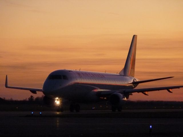 Embraer 175 (C-FEJL) - sunset travel
