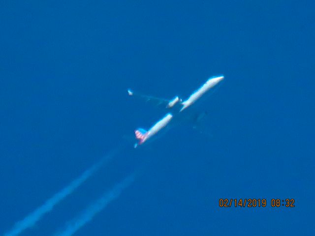 Airbus A321 (N908AA)