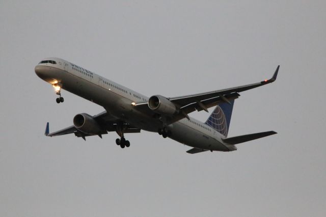 BOEING 757-300 (N57868)