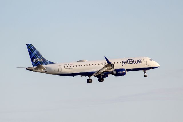 Embraer ERJ-190 (N216JB) - JetBlue has since ended year-round service to PWM. They now fly seasonal flights to and from JFK