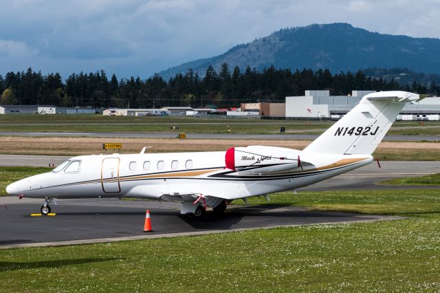 Cessna Citation CJ4 (N1492J) - Photographed at Victoria Intl. Airport in BC, Canada.