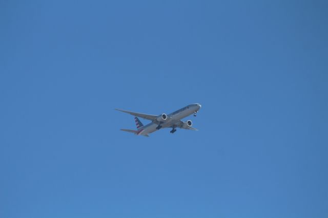 BOEING 777-300 (N727AN) - APPROACH 24R KLAX