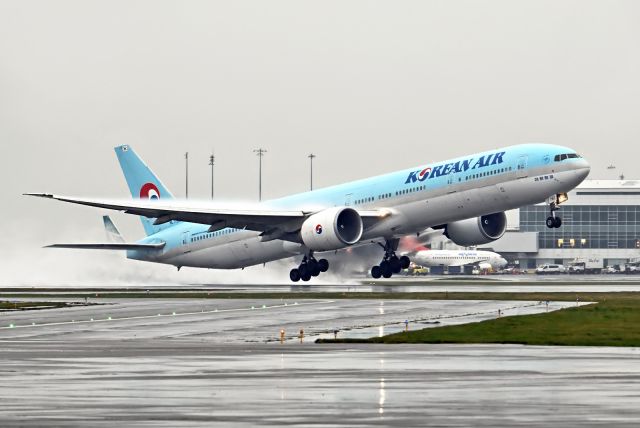 BOEING 777-300 (HL7782)
