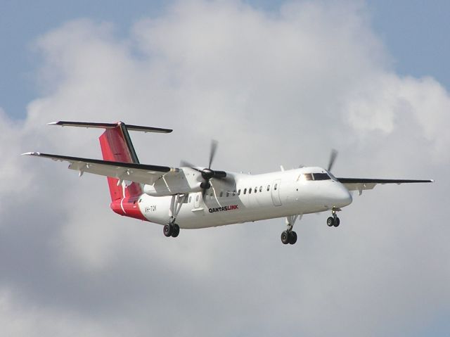 de Havilland Dash 8-300 (VH-TQK) - This Dash 8 is looking fine for the approach into Sydney Australia on 10/04/2004.br /MSN 600.