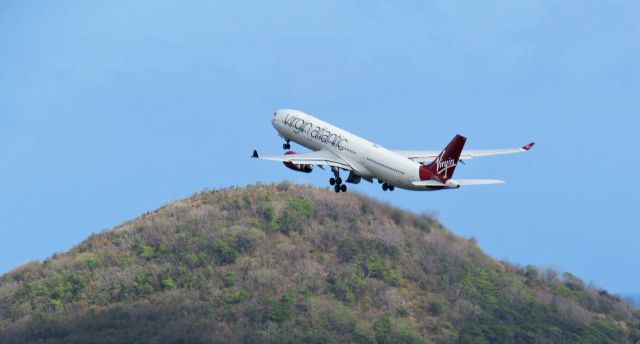 Airbus A330-300 (G-VLUV)