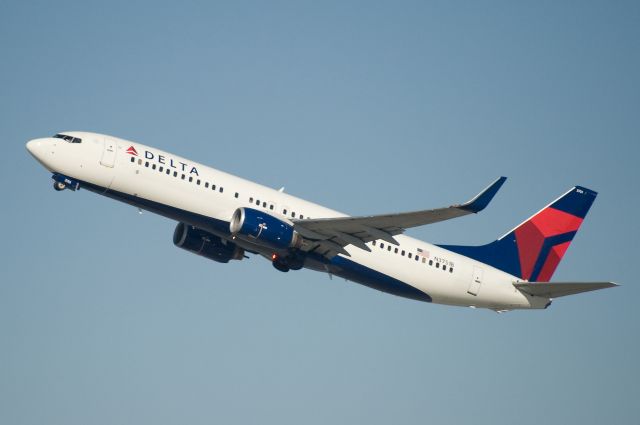 Boeing 737-800 (N3751B)