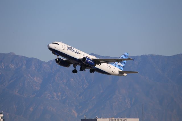 Airbus A320 (N645JB)