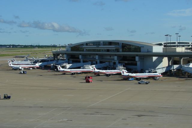 — — - American Eagle Terminal B @ DFW