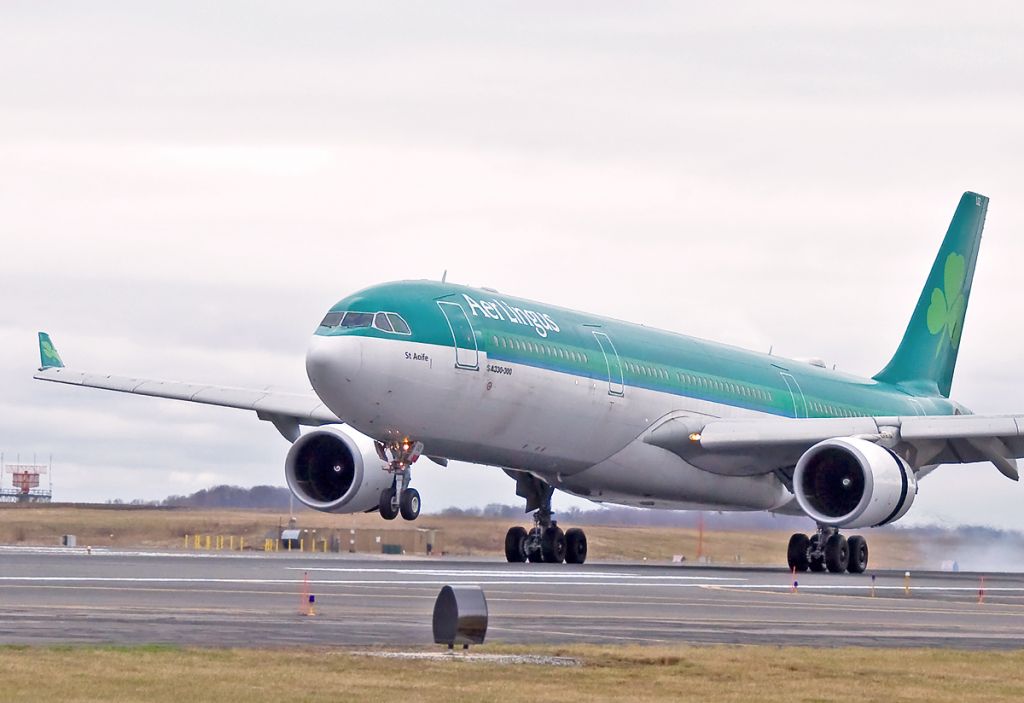 Airbus A330-300 (EI-DUZ) - St.Aoife 