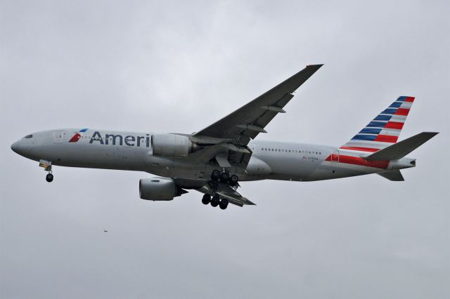 Boeing 777-200 (N793AN) - Boeing 777-223 ER, American Airlines, N793AN, 14.Oct.2022, EGLL London Heathrow, Waye Ave Park