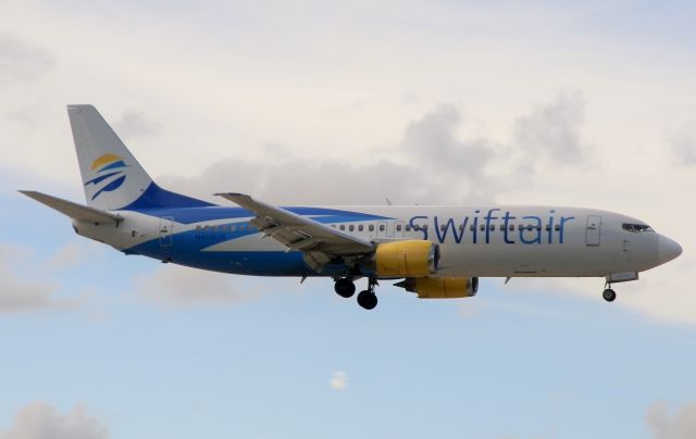 BOEING 737-400 (N418US)