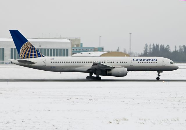 Boeing 757-200 (N12114) - 2005