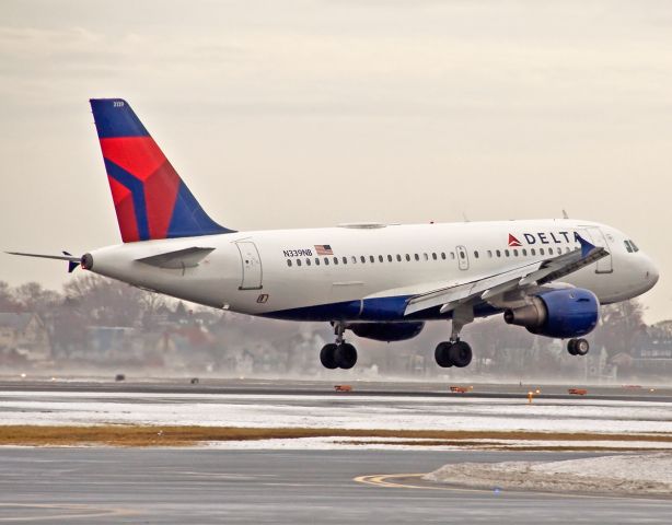 Airbus A319 (N339NB) - 15R landing